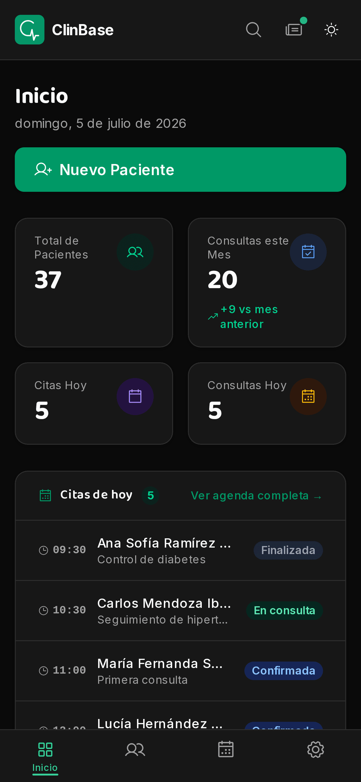 ClinBase — vista de inicio en celular (modo oscuro)